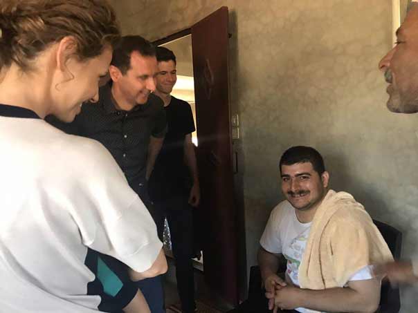 بالصور: الرئيس الأسد يزور قاعدة حميميم العسكرية في اللاذقية ويلتقي عدداً من الجرحى بريف حماة