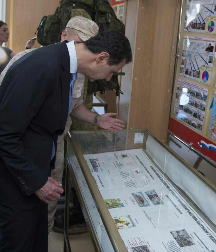 بالصور: الرئيس الأسد يزور قاعدة حميميم العسكرية في اللاذقية ويلتقي عدداً من الجرحى بريف حماة