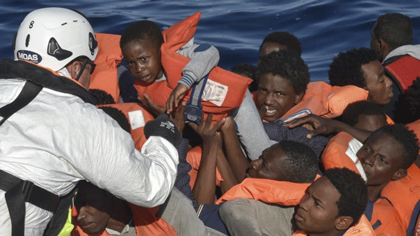 غرق 2200 مهاجر في المتوسط وعبور 100 ألف آخرين إلى أوروبا في 2017