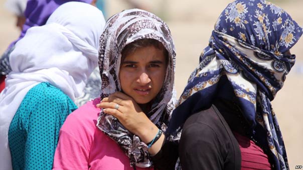العراق يخصص مليون دينار للنازحات الإيزيديات الناجيات من &rsquo;داعش&rsquo;