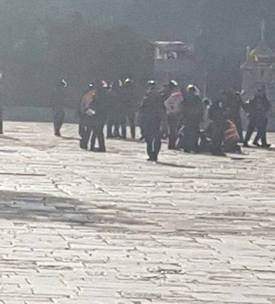 عملية بطولية داخل الحرم القدسي..ثلاثة شهداء فلسطينيين وجرحى بحالات حرجة في صفوف قوات الإحتلال