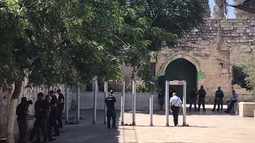 شرطة العدو تشرع بتثبيت بوابات إلكترونية عند مداخل المسجد الأقصى المبارك