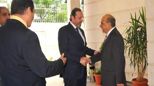 وزير شؤون الرئاسة السورية يزور السفارة العراقية في دمشق مهنئاً بانتصار الموصل