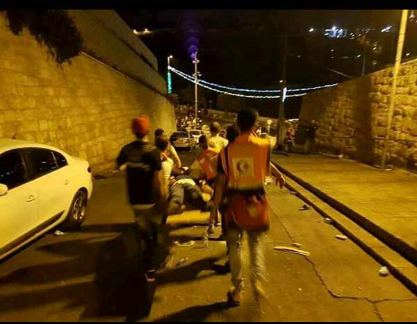 إصابات خلال مواجهات بين فلسطينيين وقوات الاحتلال في منطقة باب الأسباط بالقدس المحتلة
