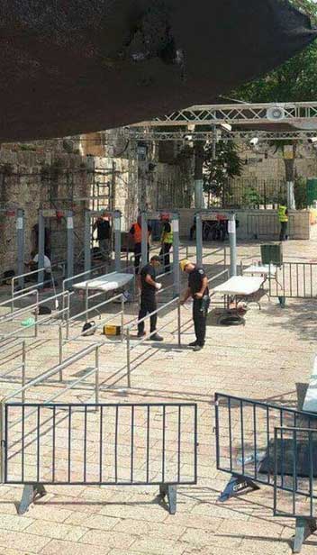 دعوات فلسطينية لمواصلة الرباط قرب ’الأقصى’ .. وتأكيدٌ على رفض البدائل الصهيونية للبوابات الإلكترونية