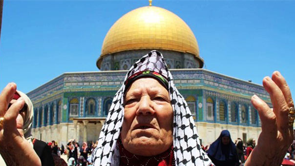 الفلسطينيون يؤكدون جدارتهم بحماية &rsquo;الأقصى&rsquo; .. و يهزمون المحتل الصهيوني بصمودهم