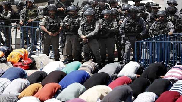 شهداء وجرحى فلسطينيون وسلطات الاحتلال تفتح كافة أبواب المسجد الأقصى
