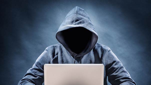 الجيش الفنزويلي يؤكد ولاءه لحكومة مادورو.. والولايات المتحدة تتّجه الى فرض عقوبات جديدة على كاراكاس