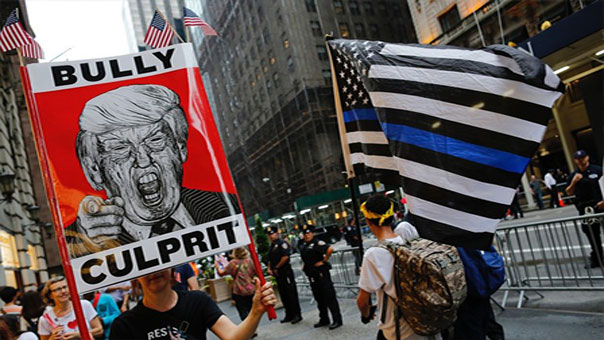 عضو في الكونغرس الأميركي تدعو زملاءها للعمل معا لعزل الرئيس ترامب