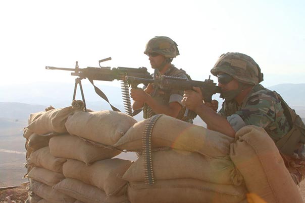 بالصور - جولة ميدانية للاعلاميين على التلال التي سيطر عليها الجيش في رأس بعلبك