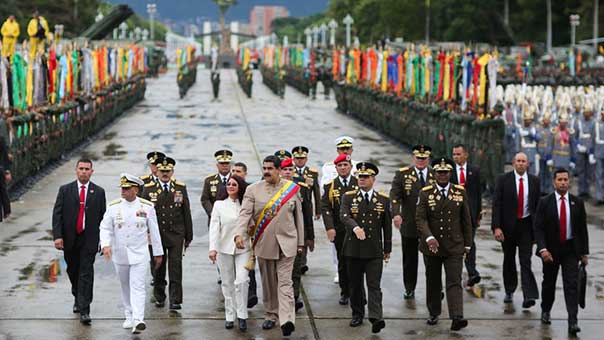 الجيش الفنزويلي يعلن ولاءه للرئيس مادورو في التصدي لأي تدخل أميركي 