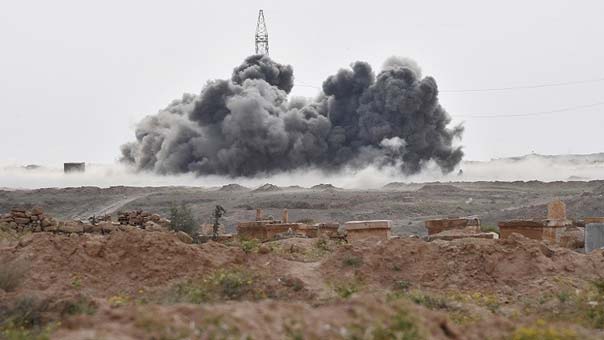 20 مركبة ودبابة لإرهابيي ’داعش’ دمرتها الطائرات الحربية الروسية في طريقها إلى دير الزور