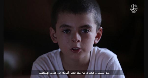 وجه ’داعش’ الإعلامي الجديد .. طفل عمره 10 سنوات