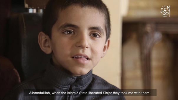 وجه ’داعش’ الإعلامي الجديد .. طفل عمره 10 سنوات