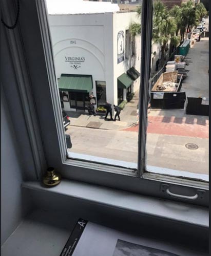 هجوم مسلح في شارلستون الأميركية: مقتل أحد الرهائن وإصابة المنفذ