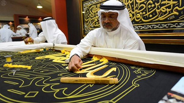 الكعبة المشرفة تزهو بحلتها الجديدة