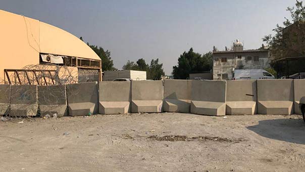السلطات البحرينية تحاصر ساحة عذاري بالحواجز الإسمنتية