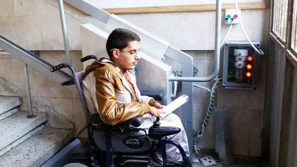 ذوو الإعاقة في غزة يكتوون بنيران أزمة الكهرباء.. وحياتهم على المحك