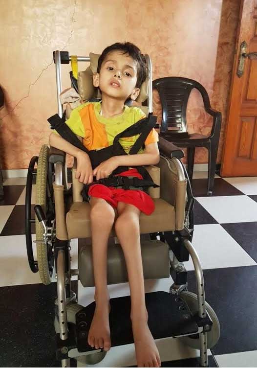 ذوو الإعاقة في غزة يكتوون بنيران أزمة الكهرباء.. وحياتهم على المحك