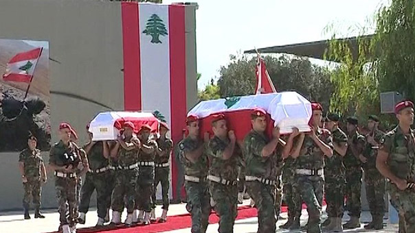 تكريم رسمي للعسكريين الشهداء.. والرئيس عون: ليست الأوطانُ مستَحَّقةً لنا إذا لم نكن مستعدين لصونها بالشهادة