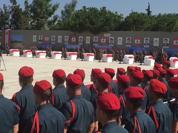 تكريم رسمي للعسكريين الشهداء.. والرئيس عون: ليست الأوطانُ مستَحَّقةً لنا إذا لم نكن مستعدين لصونها بالشهادة