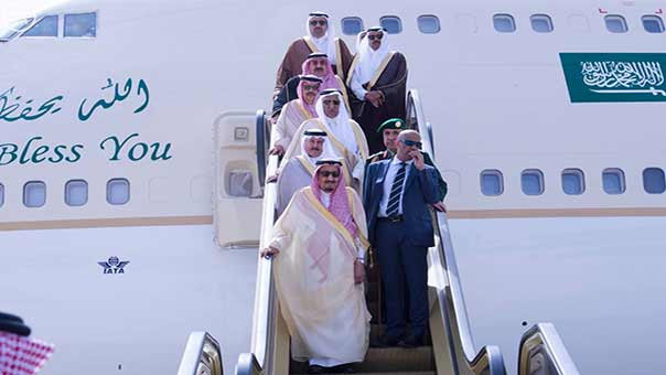 الملك السعودي قد يستقرّ في طنجة بعد تنازله عن العرش