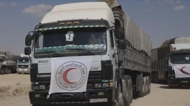 وصول 12 شاحنة محملة بمساعدات إنسانية من الهلال الأحمر إلى دير الزور