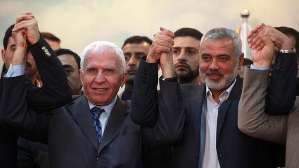 &rsquo;حماس&rsquo; تضع قطار المصالحة الفلسطينية على السكة.. ومراقبون يُوصون &rsquo;فتح&rsquo; بخطوات مماثلة 