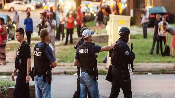 العنصرية في الولايات المتحدة تابع.. تظاهرات في سانت لويس احتجاجاً على تبرئة شرطي