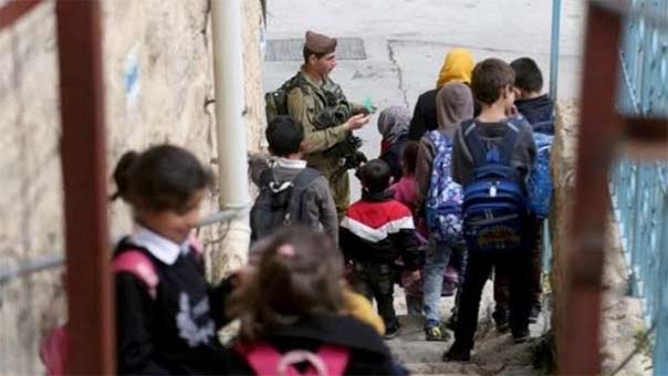 حارات الخليل القديمة تعيش فصولاً متعددة من المأساة بفعل الاحتلال وسياساته العنصرية