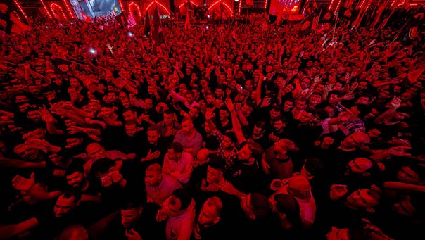 إستبدال راية قبتي الامامين الحسين والعباس (ع) إيذانا ببدء شهر محرم الحرام