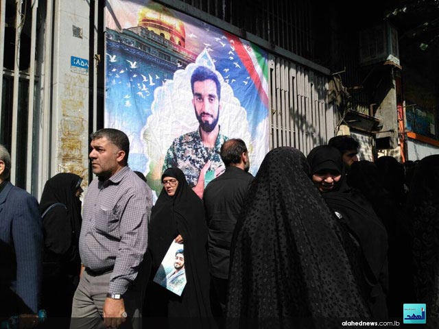 تشييع مهيب للشهيد حججي في طهران.. والإمام الخامنئي يلقي النظرة الأخيرة على جثمانه