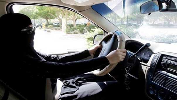 السعودية: منع الناشطات من التعليق على قرار قيادة السيارات