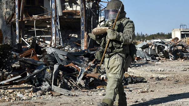 خبراء روس يطهرون 1.5 ألف هكتار في دير الزور من الألغام