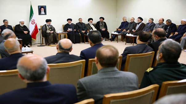 الإمام الخامنئي: لا بد من نقل قضايا مقارعة الاستكبار وفضح ماهية الغرب