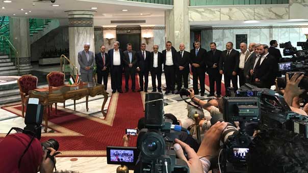 ’فتح’ و’حماس’ وقّعتا اتفاق المصالحة وسط ردود فعل فلسطينية مرحّبة