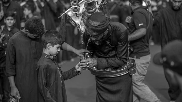 الحشد الشعبي يوفر الحماية للزوار الإيرانيين.. والمرجعية الدينية تصدر توصياتها لزيارة أربعين الإمام الحسين (ع)