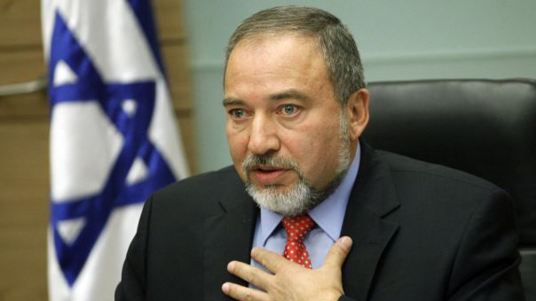 إسرائيل تبتلع اتهامها.. ليبرمان: أنا ثرثار