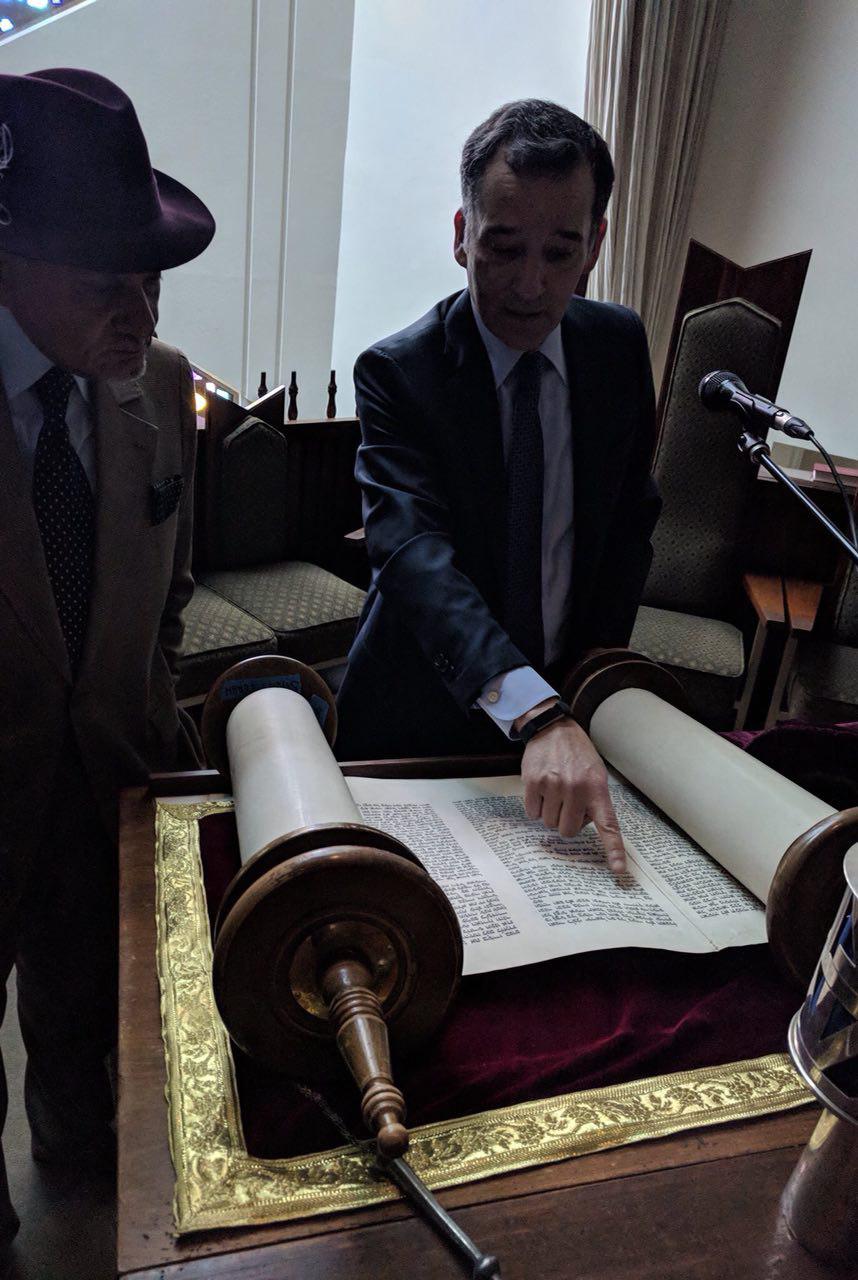 تركي الفيصل في &rsquo;المعبد اليهودي المحافظ&rsquo; للترويج للتسوية مع &rsquo;اسرائيل&rsquo;