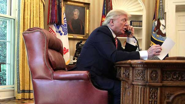 اتهام مستشار ثالث لترامب في قضية التدخل الروسي في الانتخابات الاميركية

