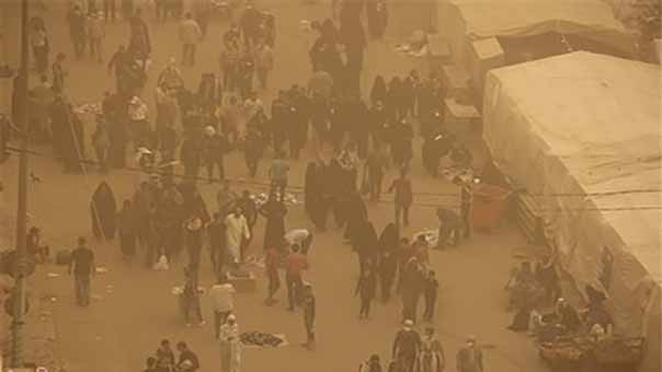 بالصور: عاصفة ترابية تضرب النجف الأشرف بالتزامن مع أربعينية الإمام الحسين(ع)