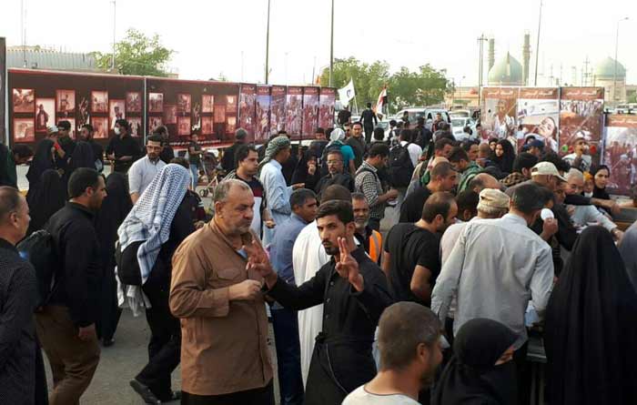 بالصور..ناشطون يمنيون يقيمون عدة معارض صور في العراق لفضح جرائم العدوان السعودي بالتزامن مع اربعينة الأمام الحسين(ع)