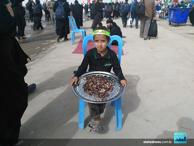 بالصور.. العهد يرافق &rsquo;المشاية&rsquo; على الطريق نحو كربلاء المقدسة