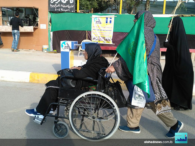 بالصور.. العهد يرافق &rsquo;المشاية&rsquo; على الطريق نحو كربلاء المقدسة