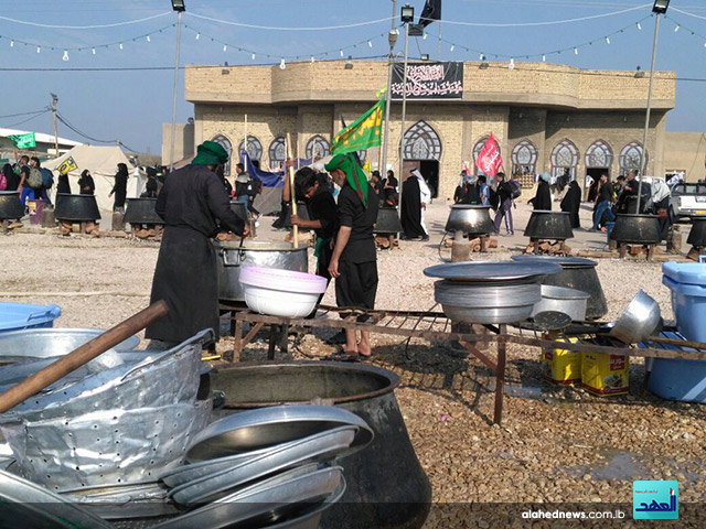 بالصور.. العهد يرافق &rsquo;المشاية&rsquo; على الطريق نحو كربلاء المقدسة