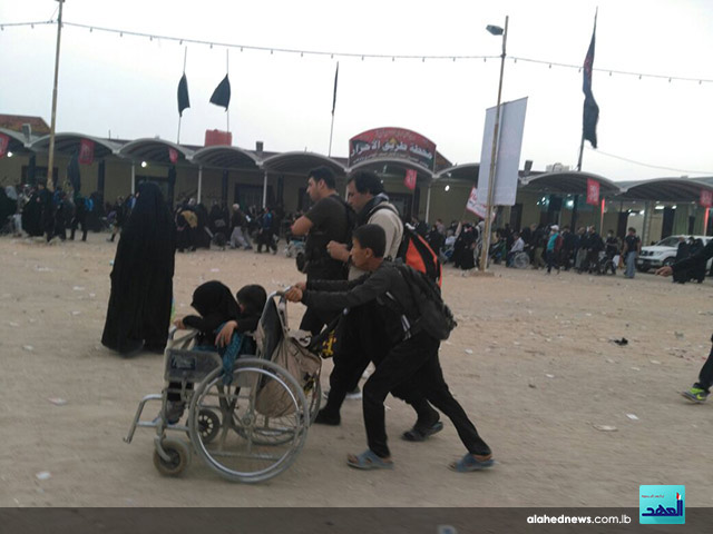 بالصور.. العهد يرافق &rsquo;المشاية&rsquo; على الطريق نحو كربلاء المقدسة