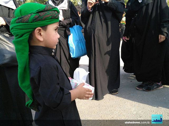 بالصور.. العهد يرافق &rsquo;المشاية&rsquo; على الطريق نحو كربلاء المقدسة