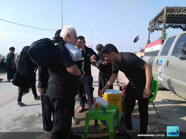 بالصور.. العهد يرافق &rsquo;المشاية&rsquo; على الطريق نحو كربلاء المقدسة