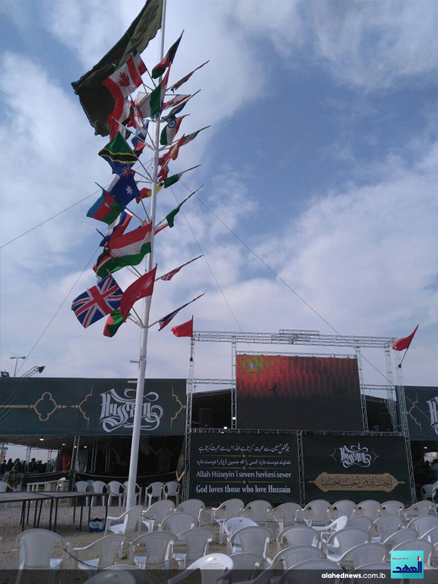 بالصور.. العهد يرافق &rsquo;المشاية&rsquo; على الطريق نحو كربلاء المقدسة