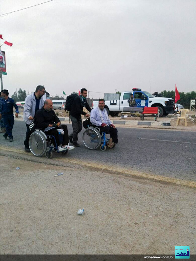 بالصور.. العهد يرافق &rsquo;المشاية&rsquo; على الطريق نحو كربلاء المقدسة
